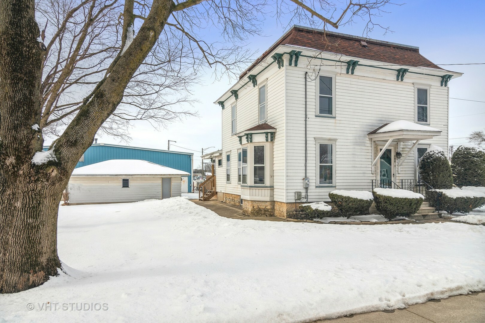 Property Photo:  300 S 1st Street  IL 60119 