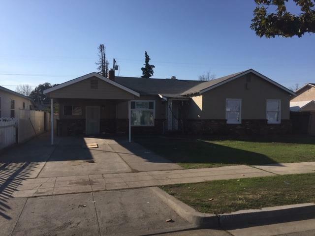 Property Photo:  2926 E Michigan Avenue  CA 93703 