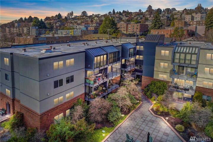 275 W Roy St 411  Seattle WA 98119 photo