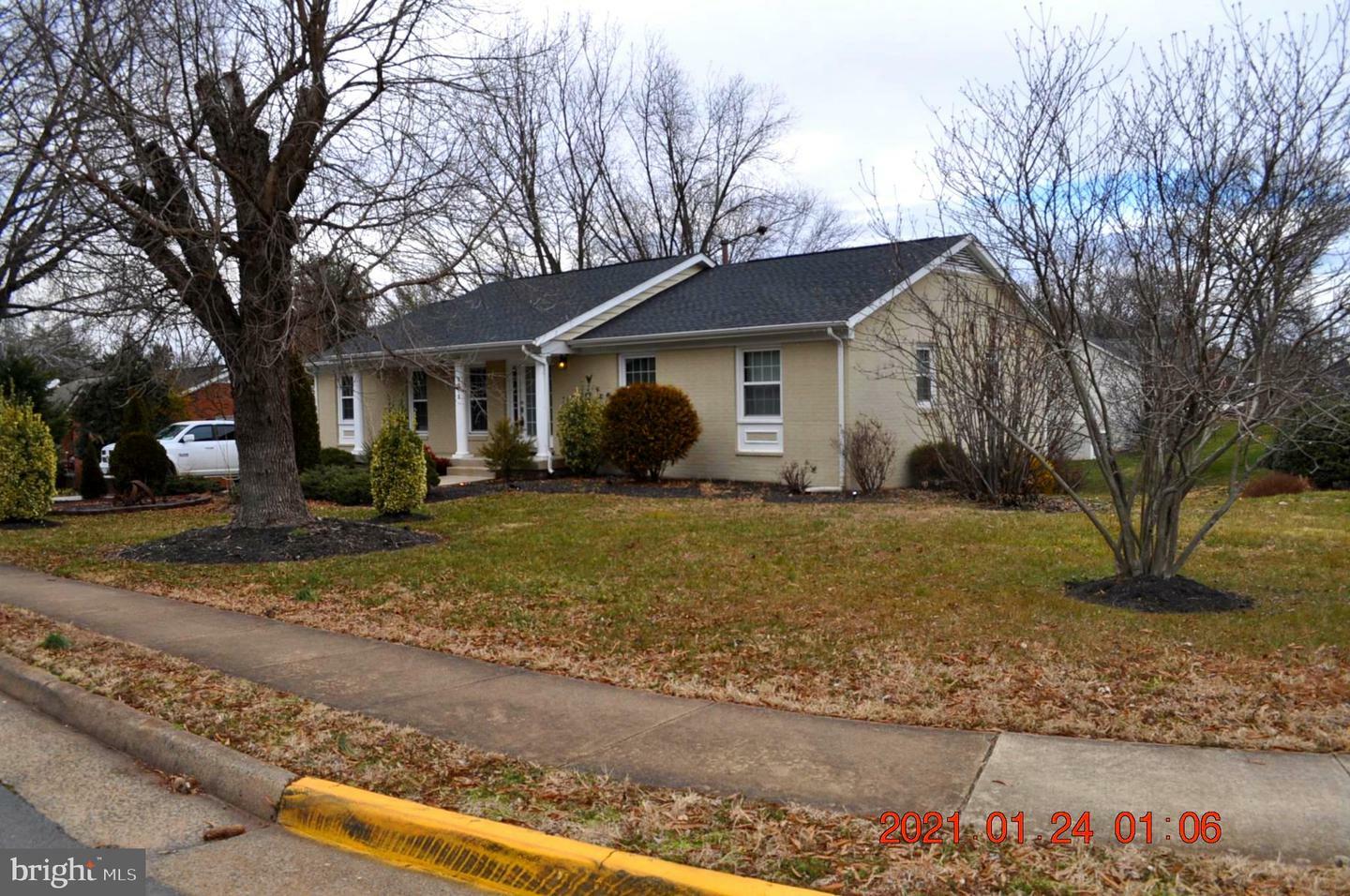 Property Photo: 9013 Weir Street VA 20110