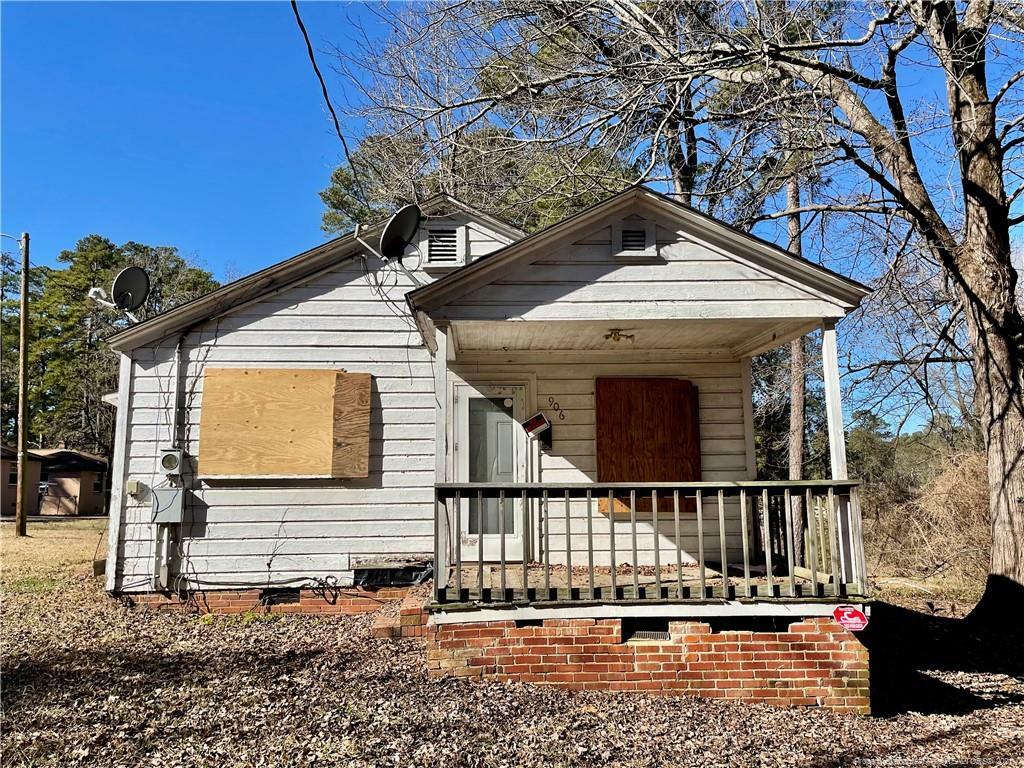 Property Photo:  906 King Street  NC 27330 