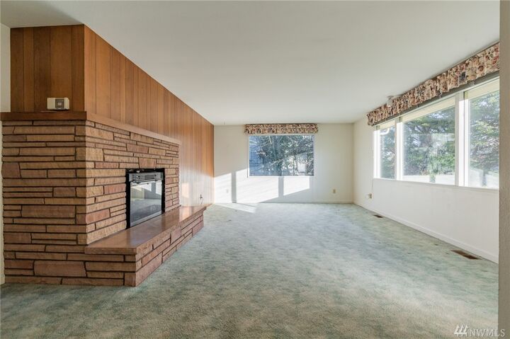 Property Photo: 1325 Puget St WA 98229