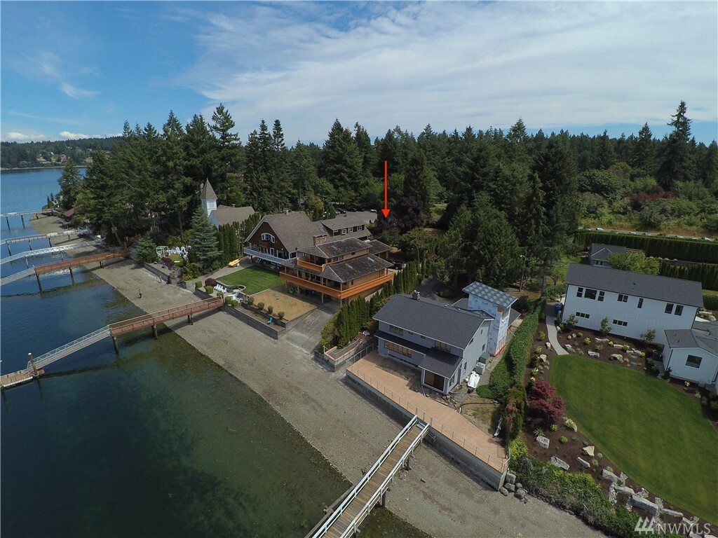 Property Photo:  410 6th Ave  WA 98333 