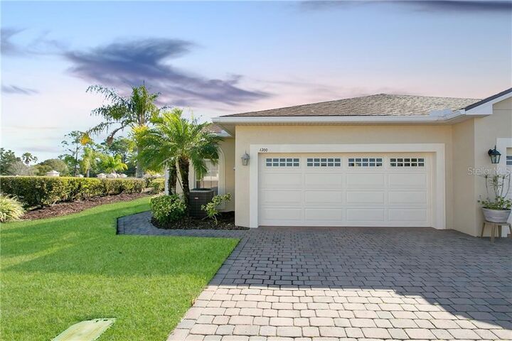 Property Photo: 1200 Vienna Square Drive FL 33884
