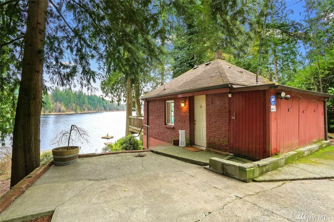 Property Photo:  18110 W Spring Lake Dr SE  WA 98058 