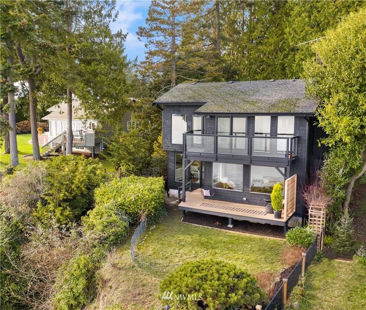 Property Photo: 10567 Sunrise Bluff Lane NE WA 98110