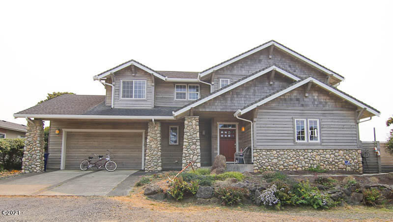 Property Photo: 380 Pearl Street OR 97388