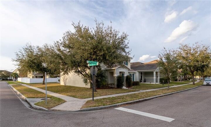 Property Photo: 14809 Royal Poinciana Dr FL 32828