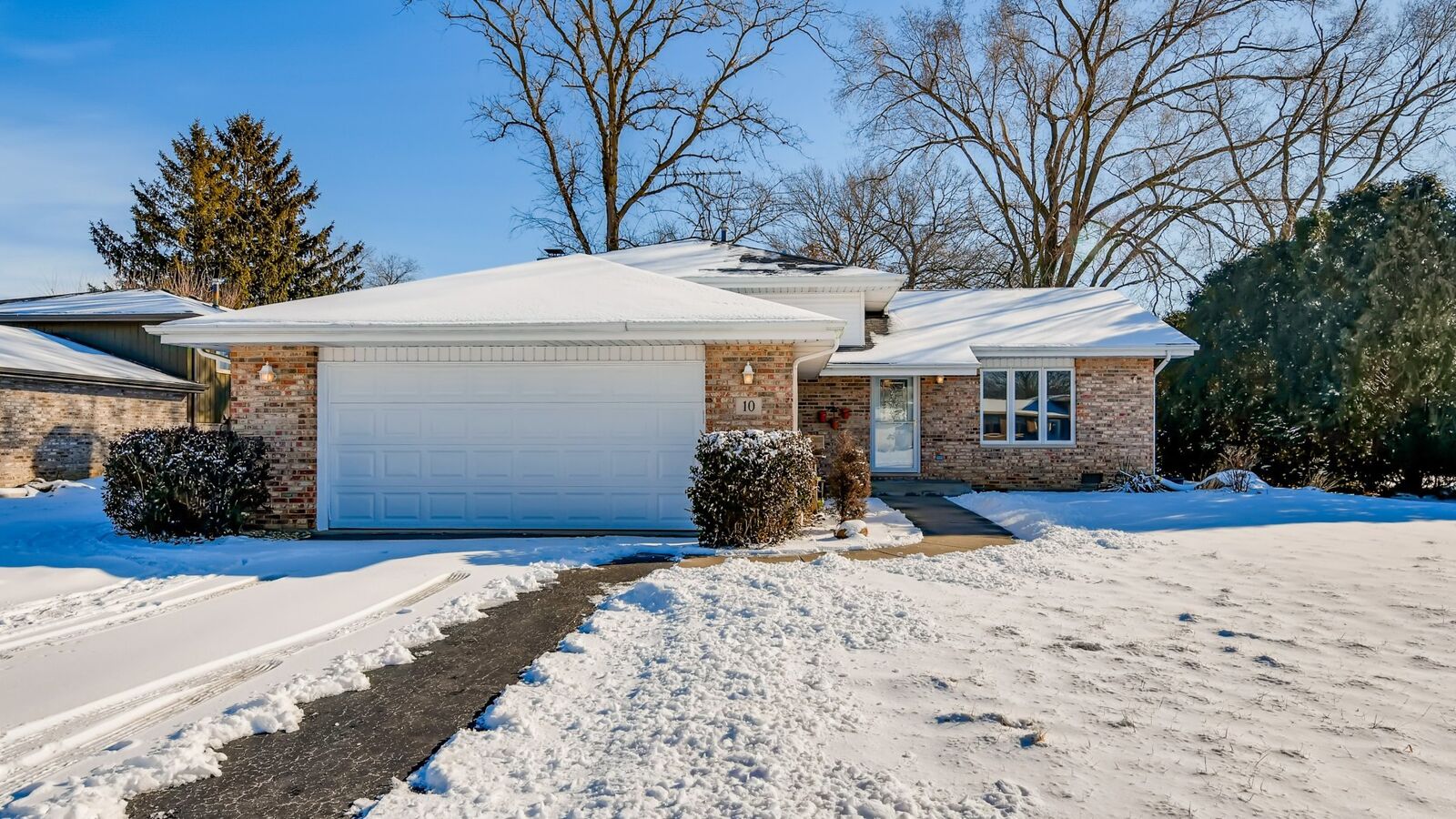 Property Photo:  10 Amber Court  IL 60417 
