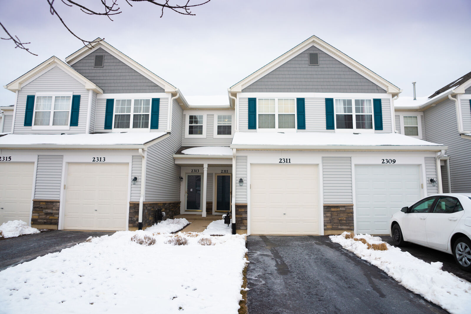 Property Photo: 2311 Overlook Court 2311 IL 60563