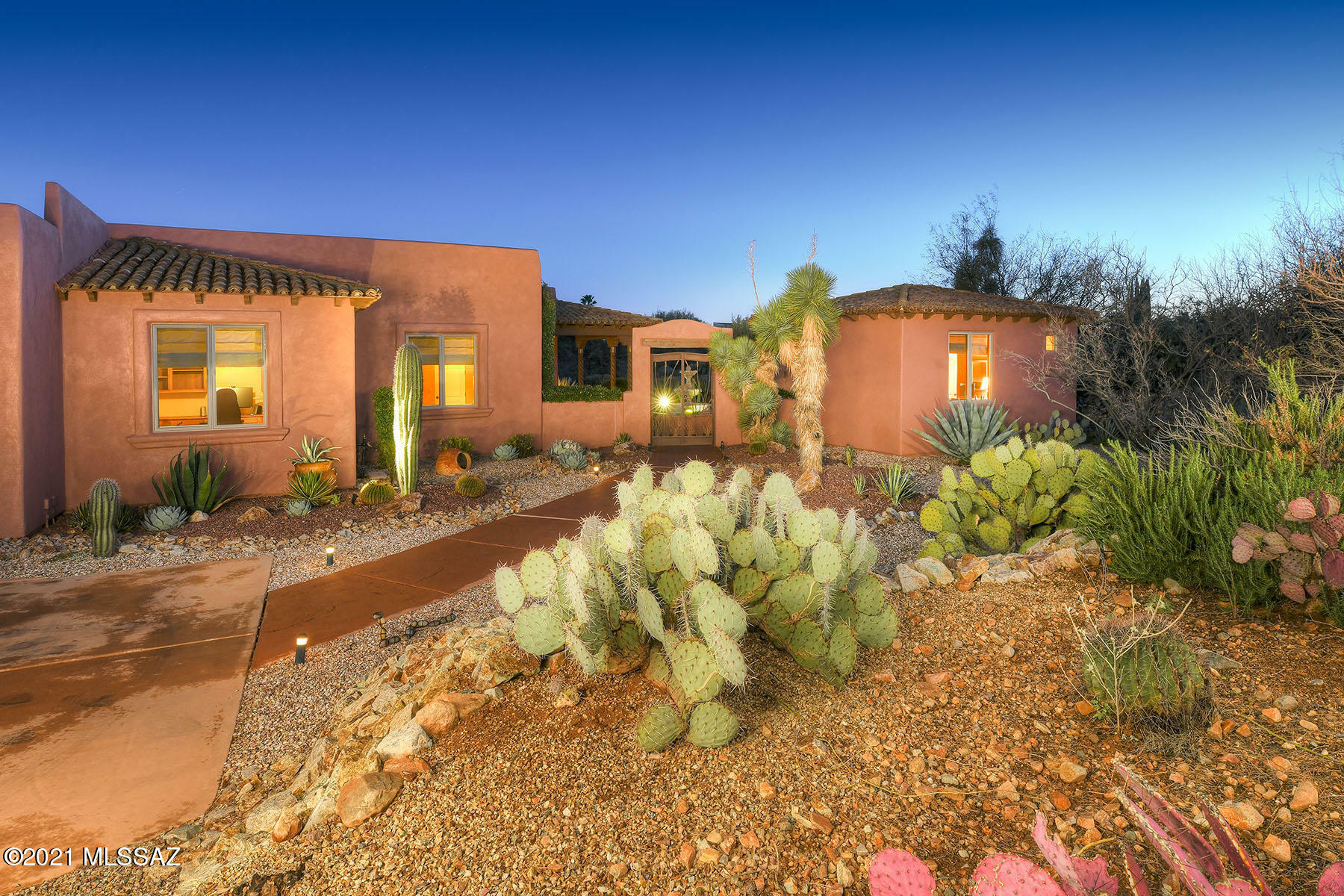 Property Photo:  943 W Placita Quieta  AZ 85622 