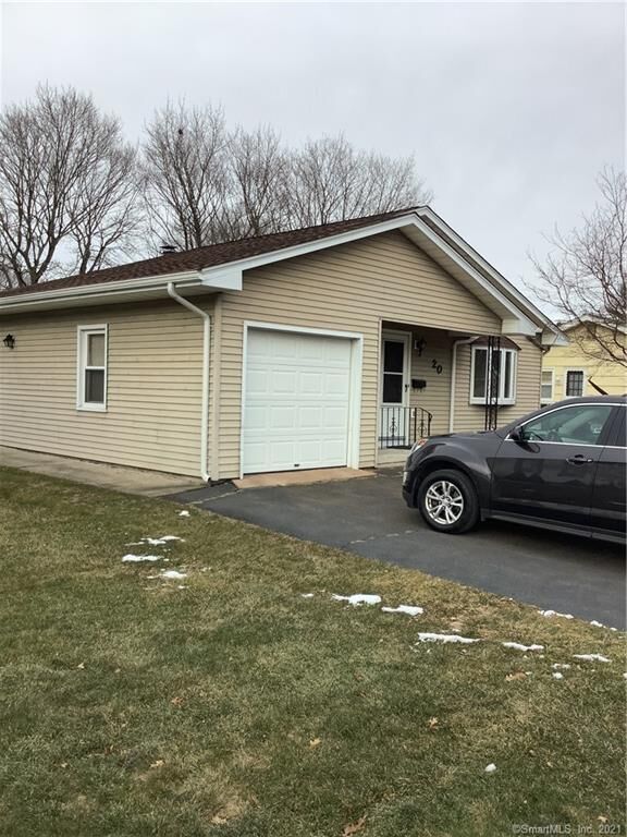 Property Photo: 20 Village Circle CT 06514