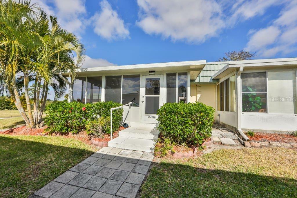 Property Photo:  1801 Bedford Terrace 219  FL 33573 