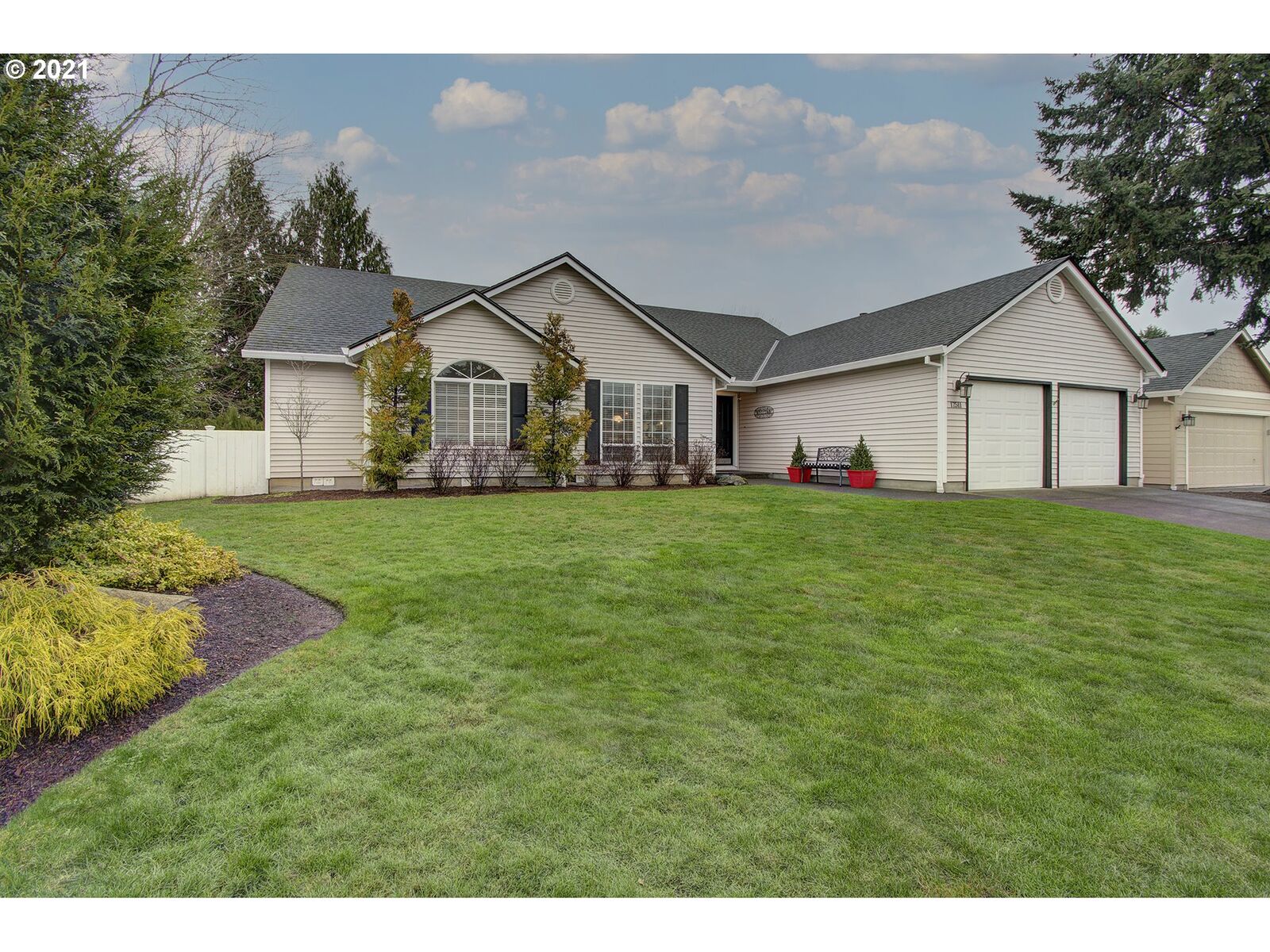 Property Photo:  17511 SE 32nd St  WA 98683 