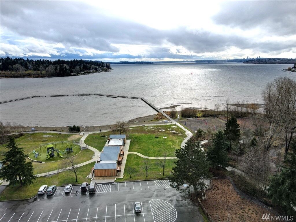 Property Photo: 9330 NE Juanita Dr 403 WA 98034