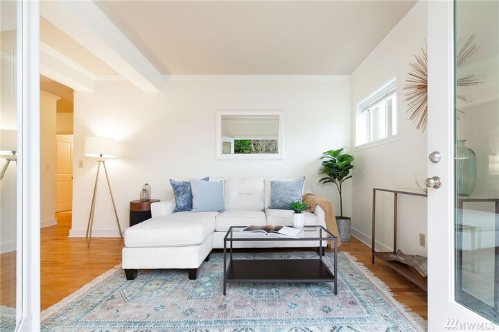 Property Photo: 2203 Yale Ave E 1B WA 98102