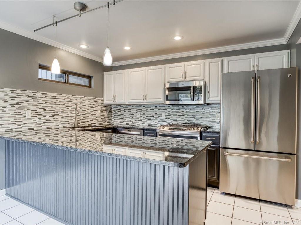 Property Photo:  210 Plymouth Colony 210  CT 06405 