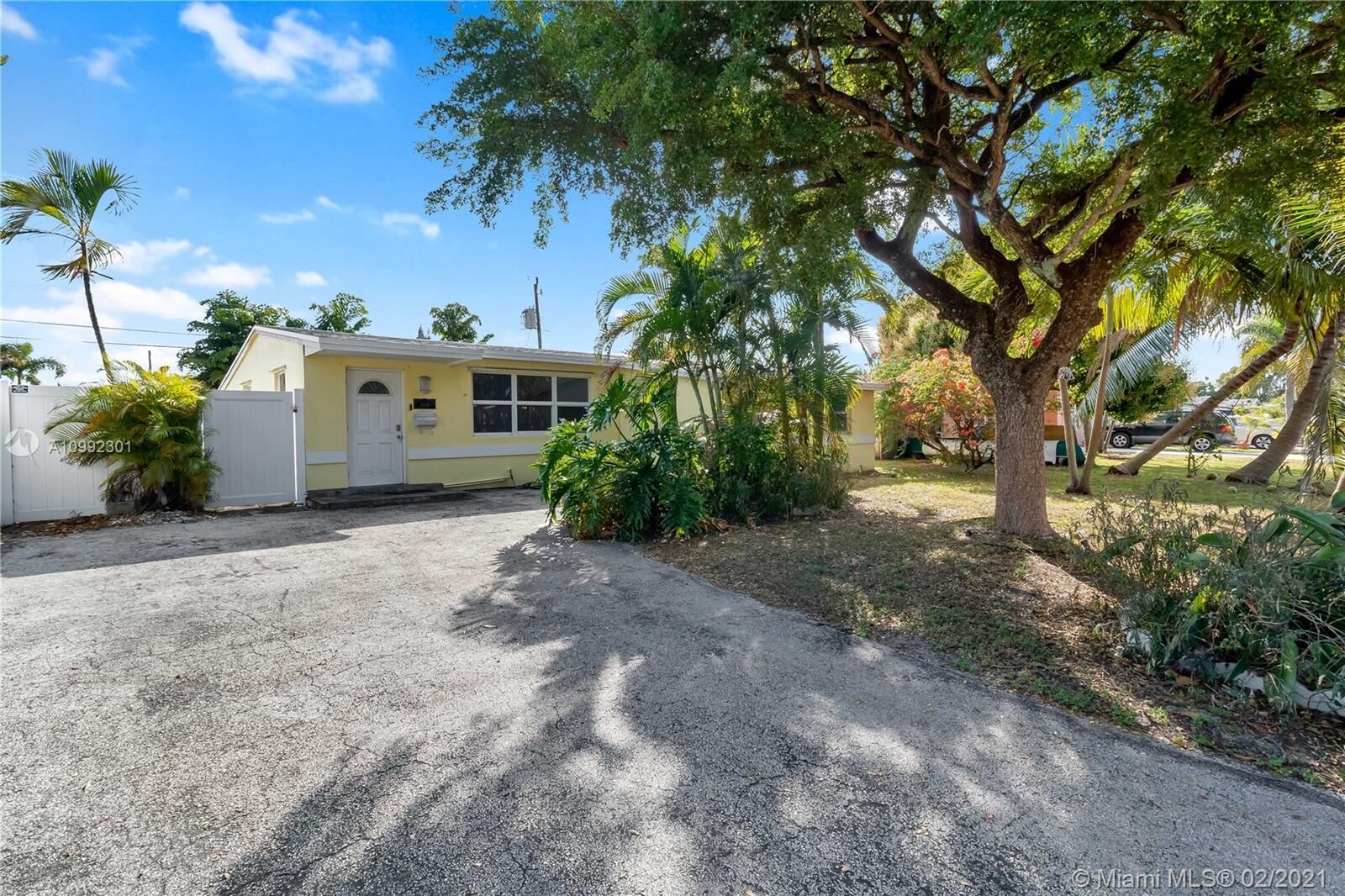 Property Photo: 5930 NE 2nd Ter FL 33334