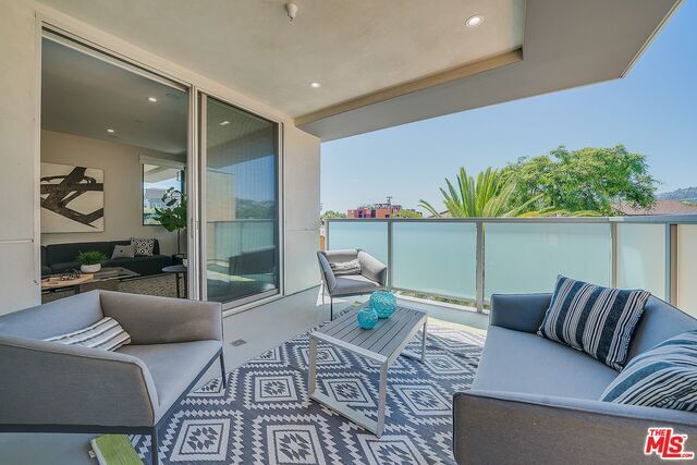 Property Photo:  1148  N Detroit St 3A  CA 90046 