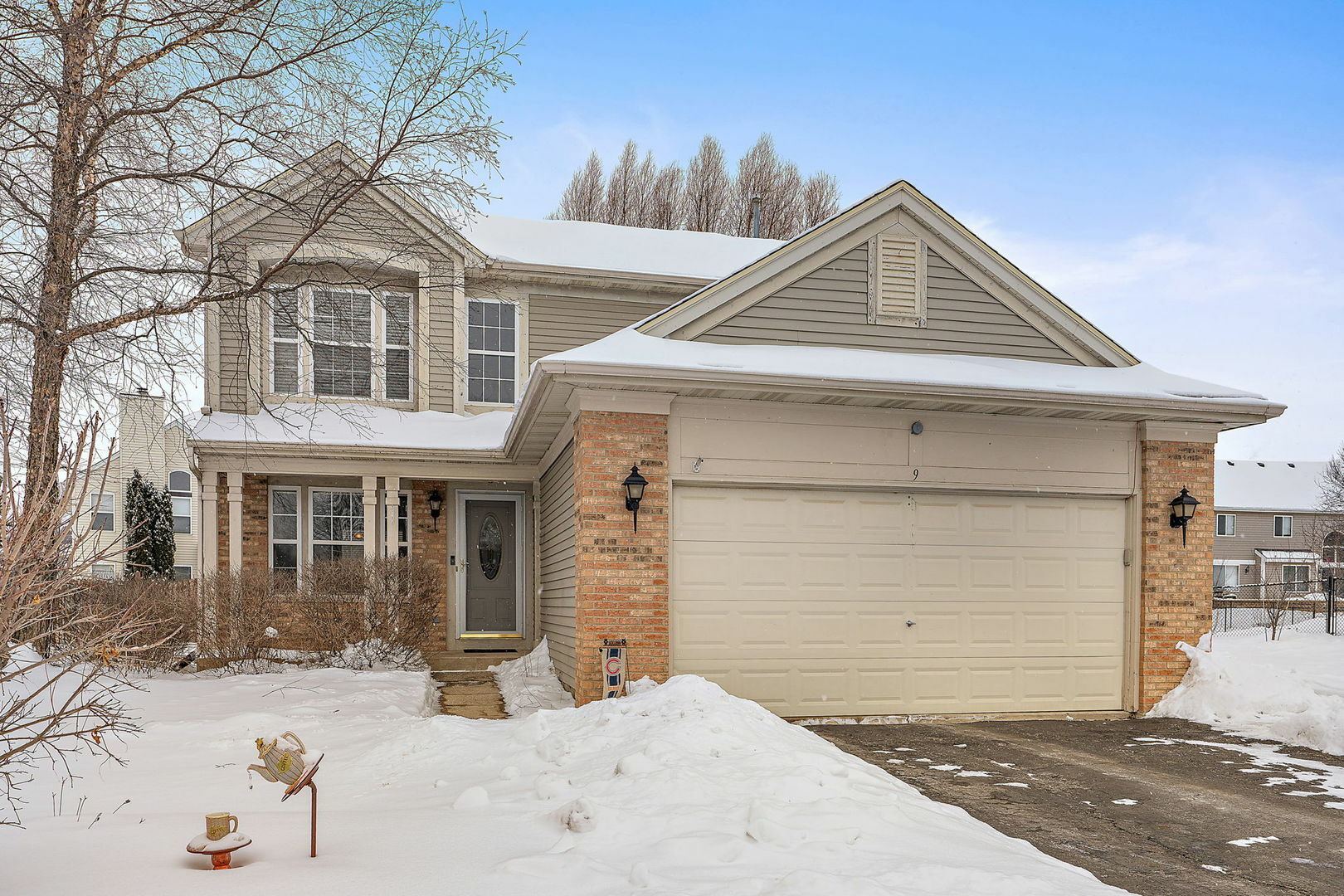 Property Photo: 9 Ivy Court IL 60177