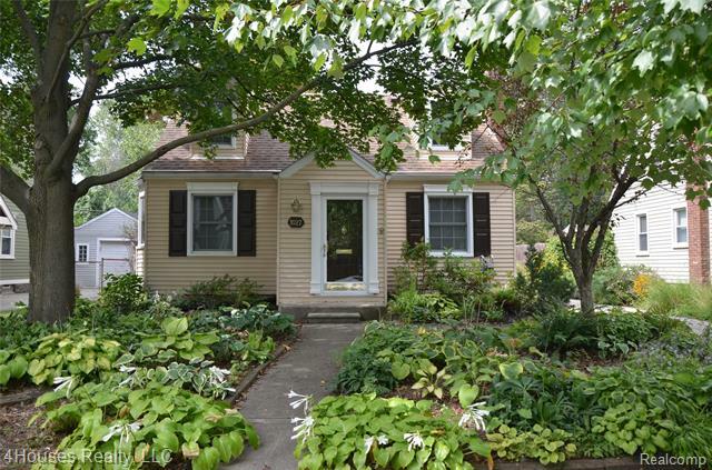 Property Photo:  1027 N Alexander Avenue  MI 48067 