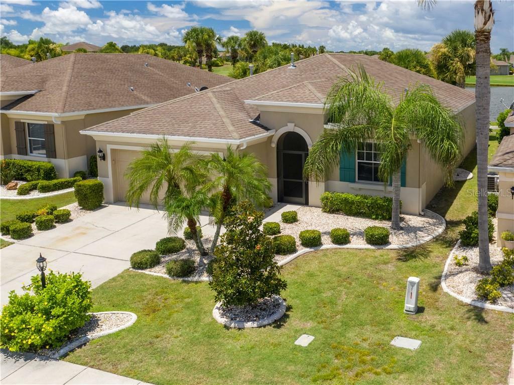 Property Photo:  1011 Regal Manor Way  FL 33573 