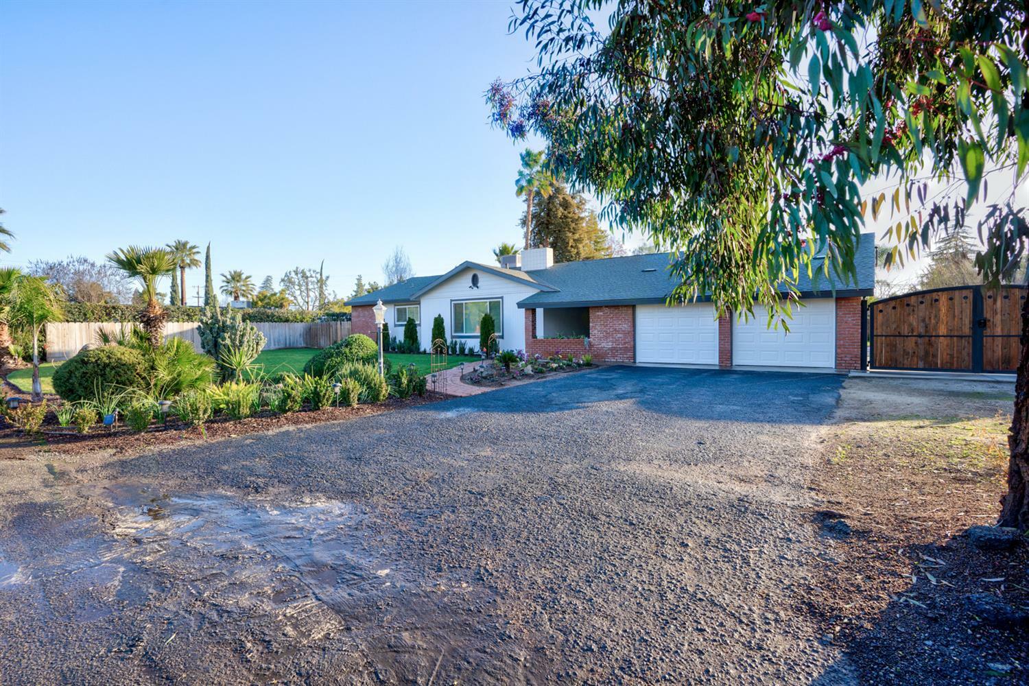 Property Photo:  5552 N Ferger Avenue  CA 93704 