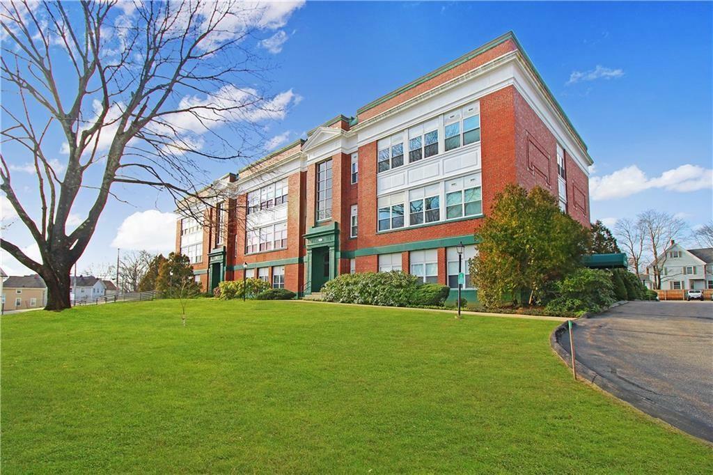 Property Photo:  140 High St, Unit#104  RI 02891 