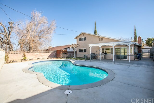 Property Photo:  337 E Avenue R12  CA 93550 