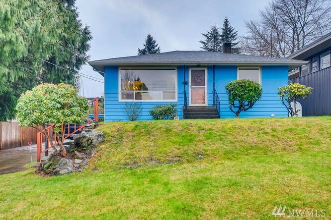 Property Photo:  7609 S 113th St  WA 98178 