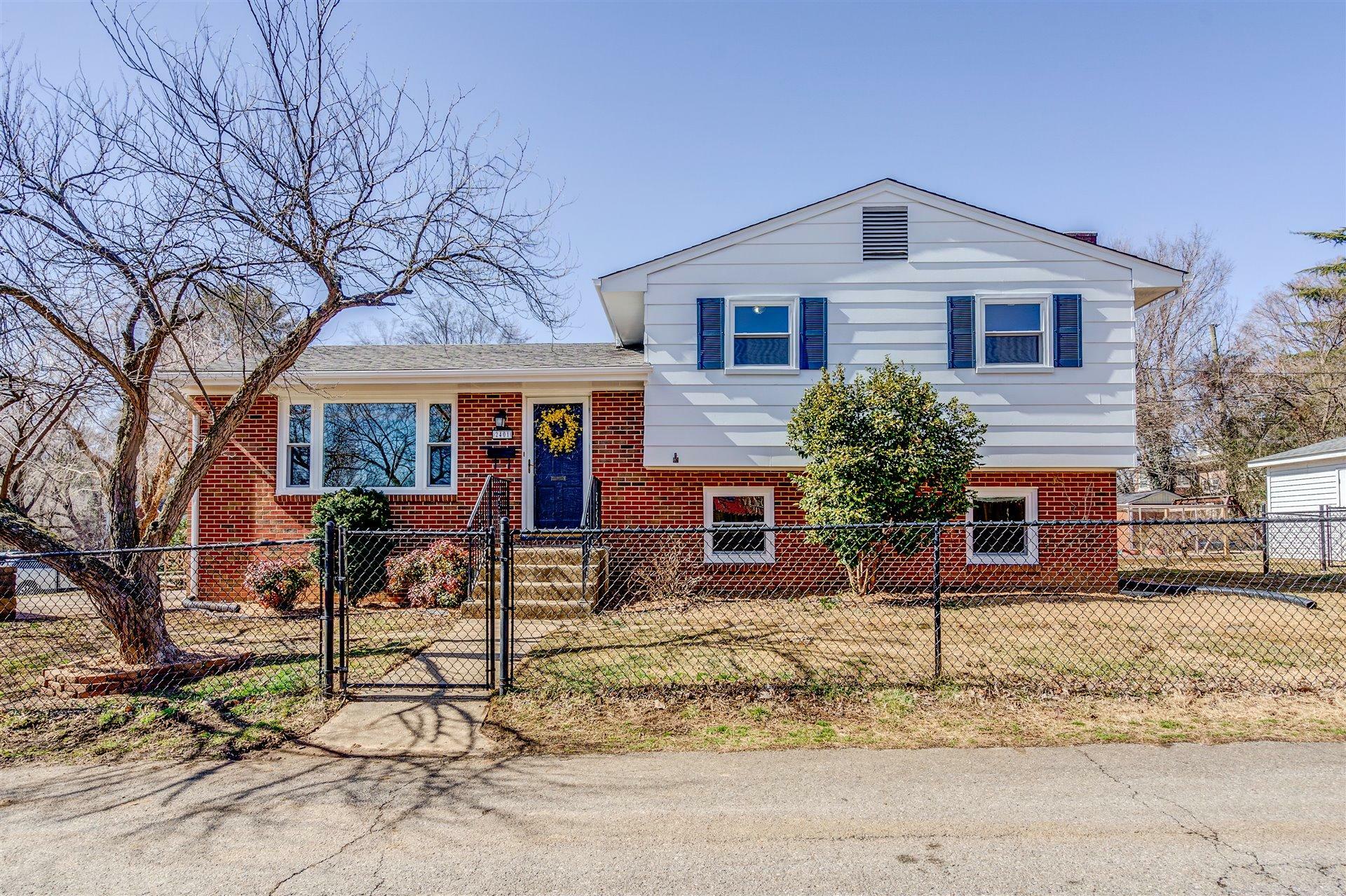 Property Photo:  2401 Windsor Ave SW  VA 24015 