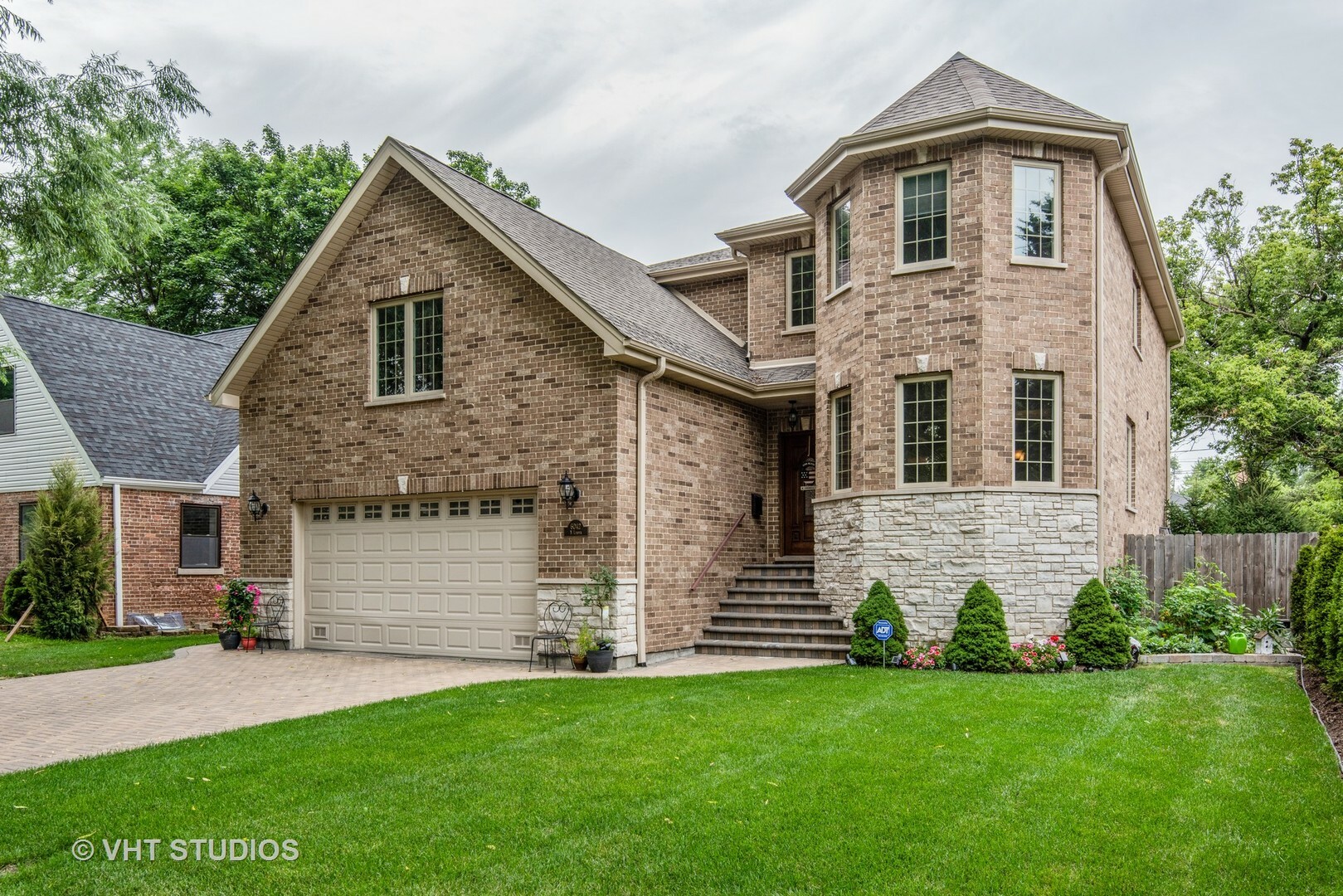Property Photo: 6042 N Leader Avenue IL 60646