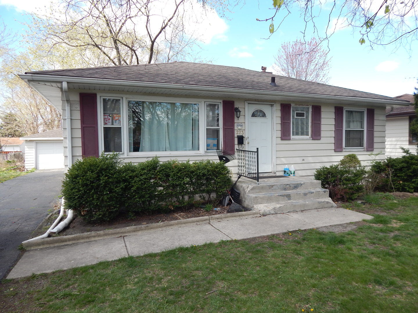 Property Photo: 223 Oneill Street IL 60436