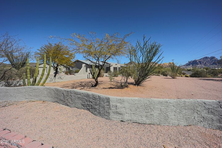 Property Photo: 5425 N Cactus Road AZ 85119