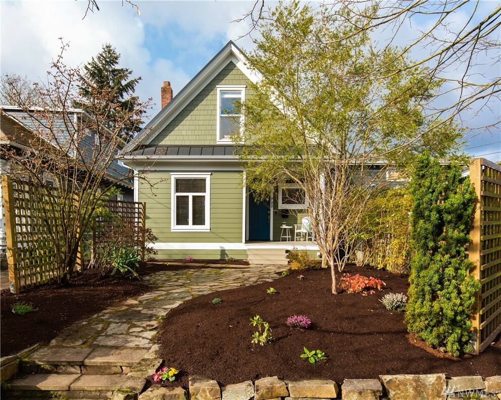 Property Photo:  727 30th Ave  WA 98122 