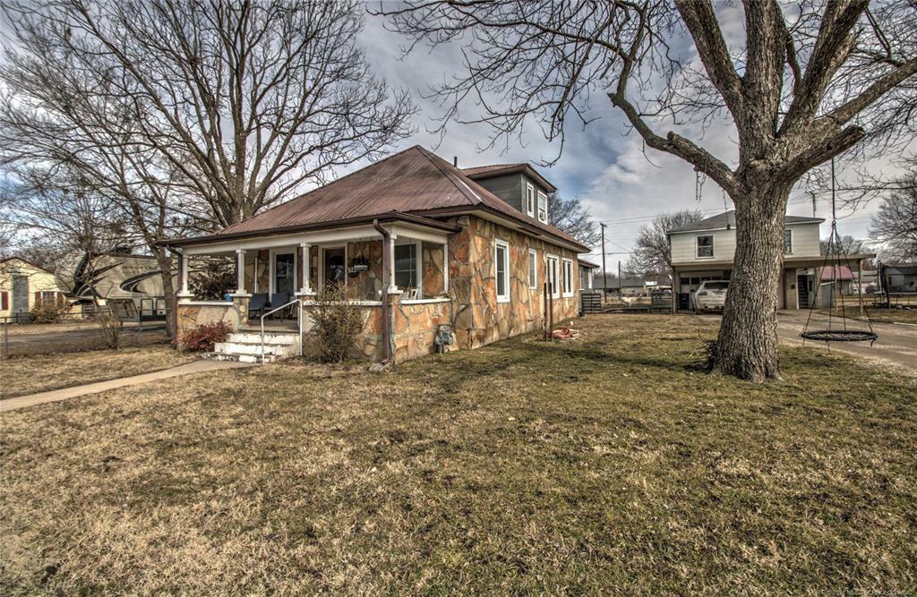 Property Photo:  515 S Pine Street  OK 74048 