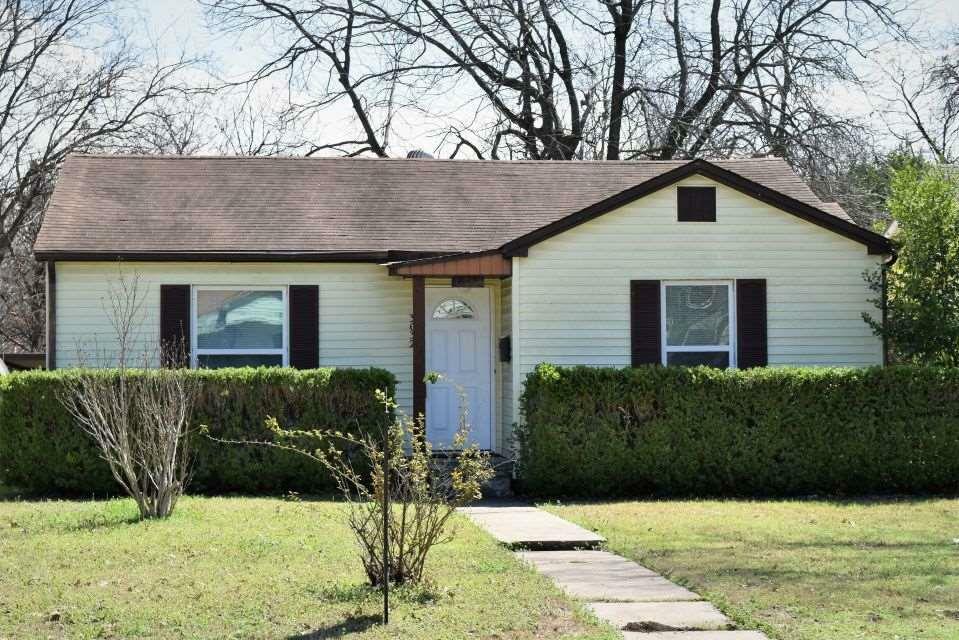 Property Photo:  3032 Colonial Avenue  TX 76707 