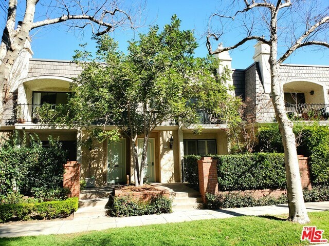 Property Photo:  608   Wilcox Ave  CA 90004 