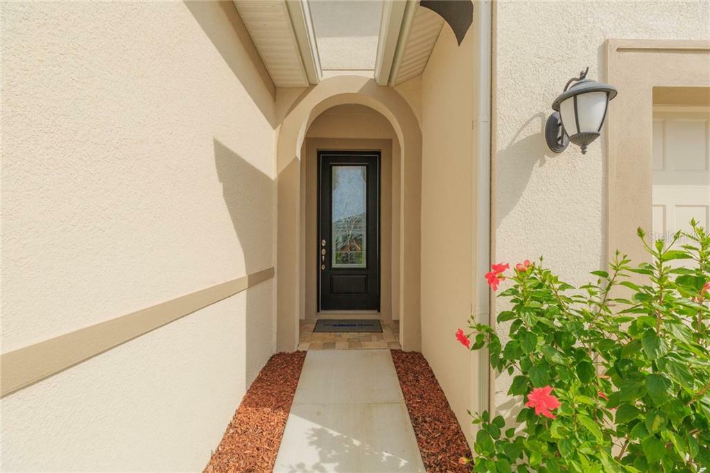 Property Photo:  7404 Paradiso Drive  FL 33572 