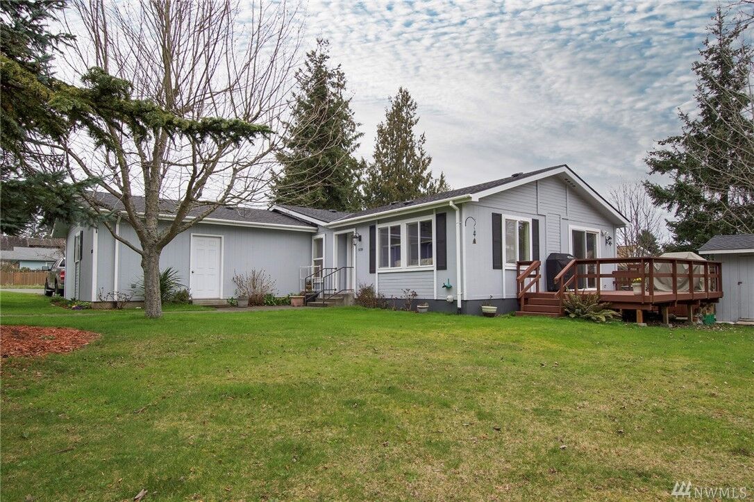 Property Photo: 1039 W 16th St WA 98363