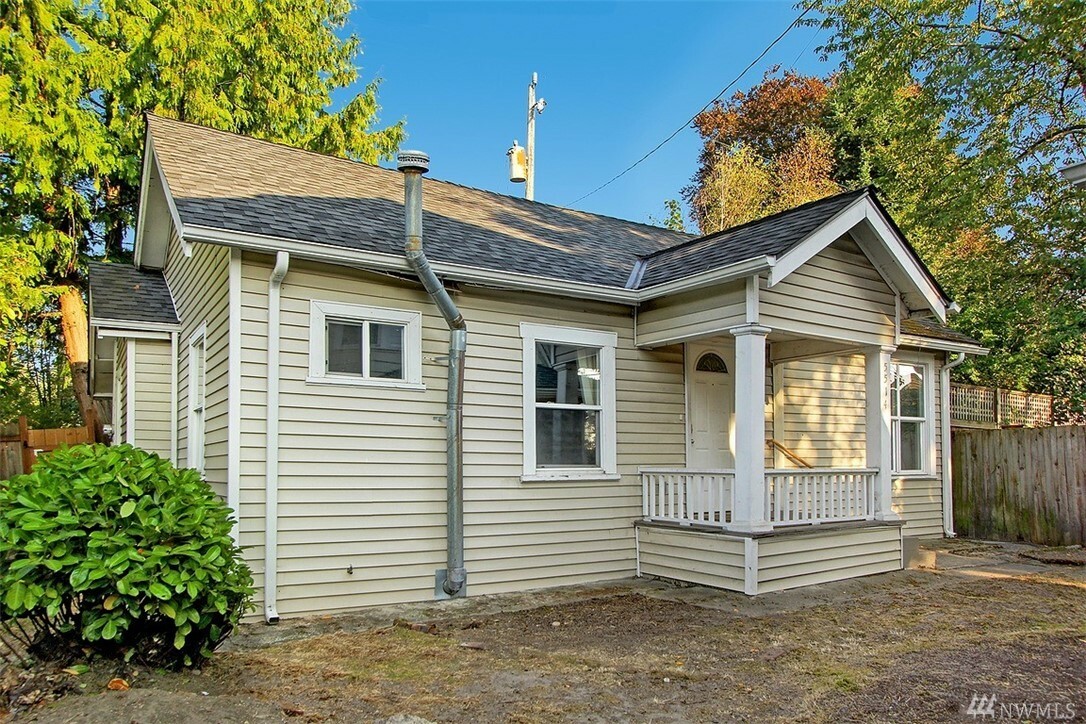 Property Photo:  5514 & 5514B 11th Ave NE  WA 98105 