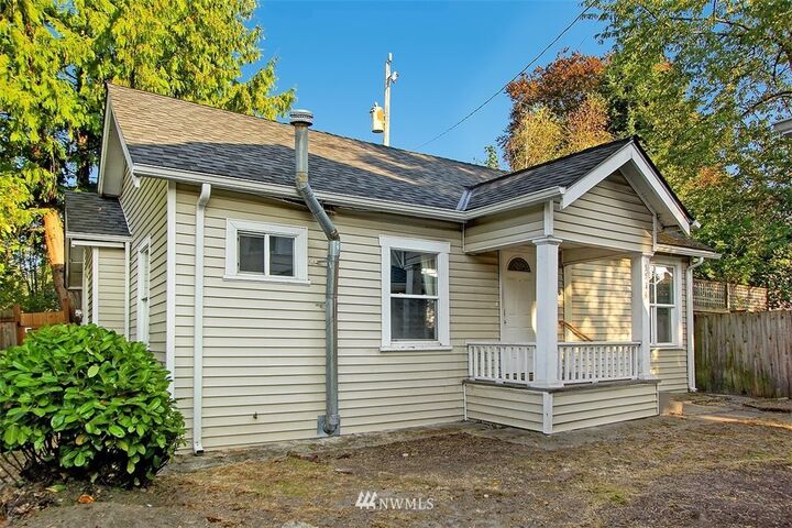 Property Photo: 5514 & 5514B 11th Avenue NE WA 98105
