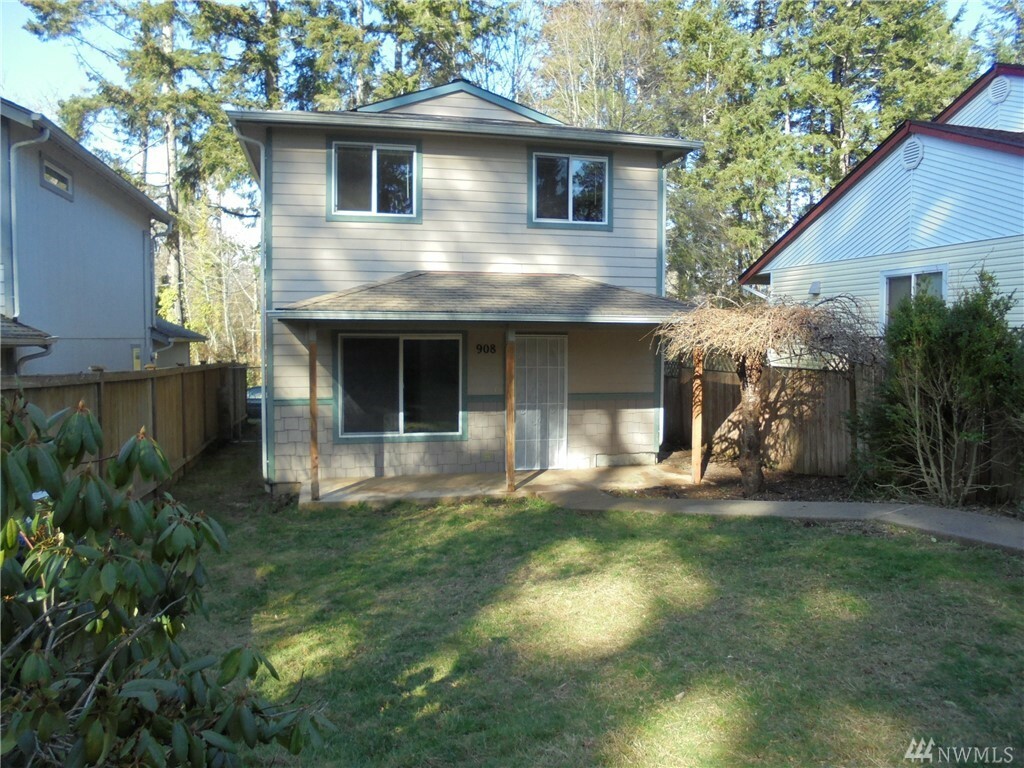 Property Photo:  908 Grant Ave  WA 98584 