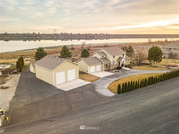 Property Photo: 5541 Road 6.6 NE WA 98837