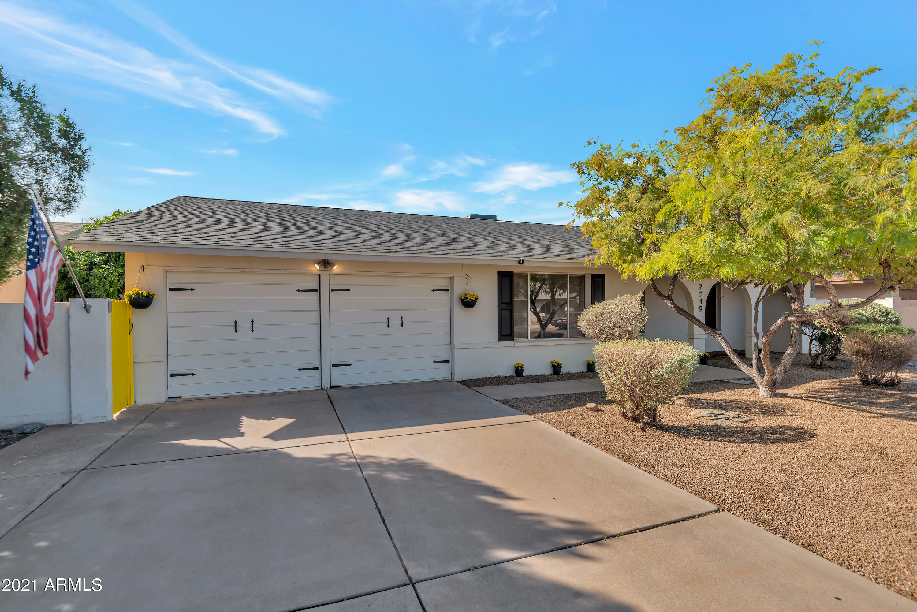 Property Photo: 2119 E Yale Drive AZ 85283