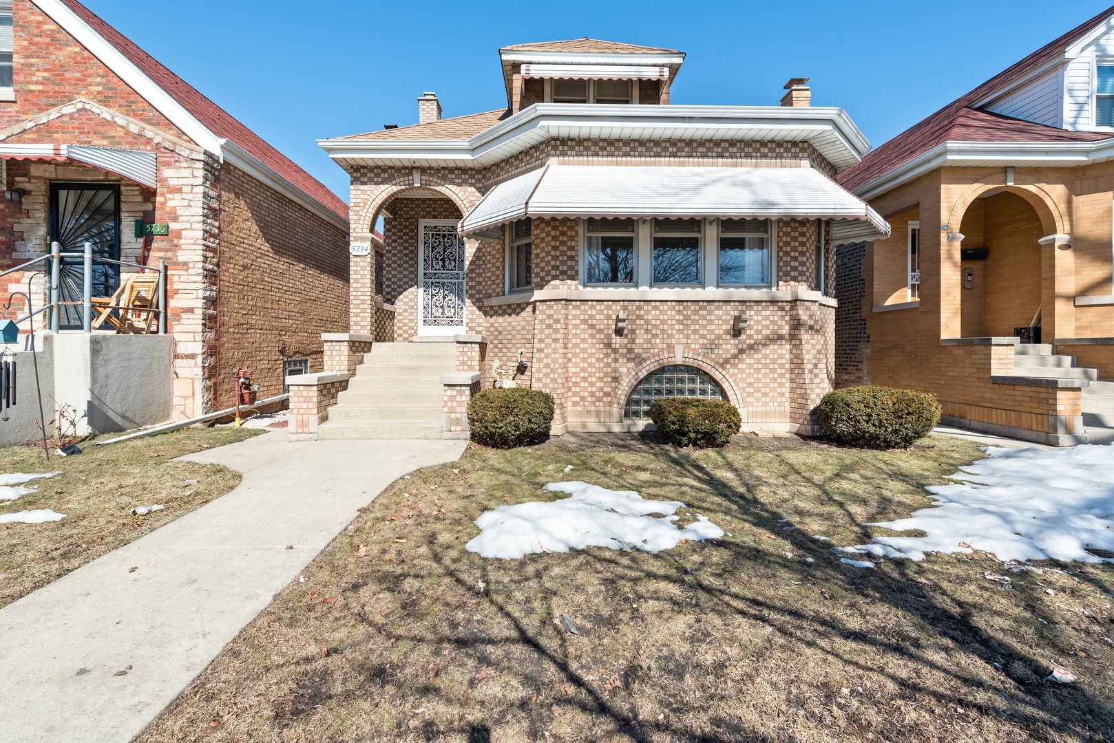 Property Photo:  5734 W Cullom Avenue  IL 60634 