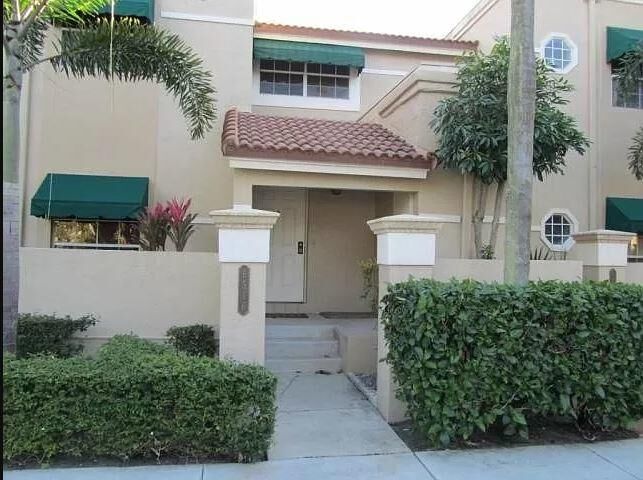Property Photo:  6516 Via Regina  FL 33433 