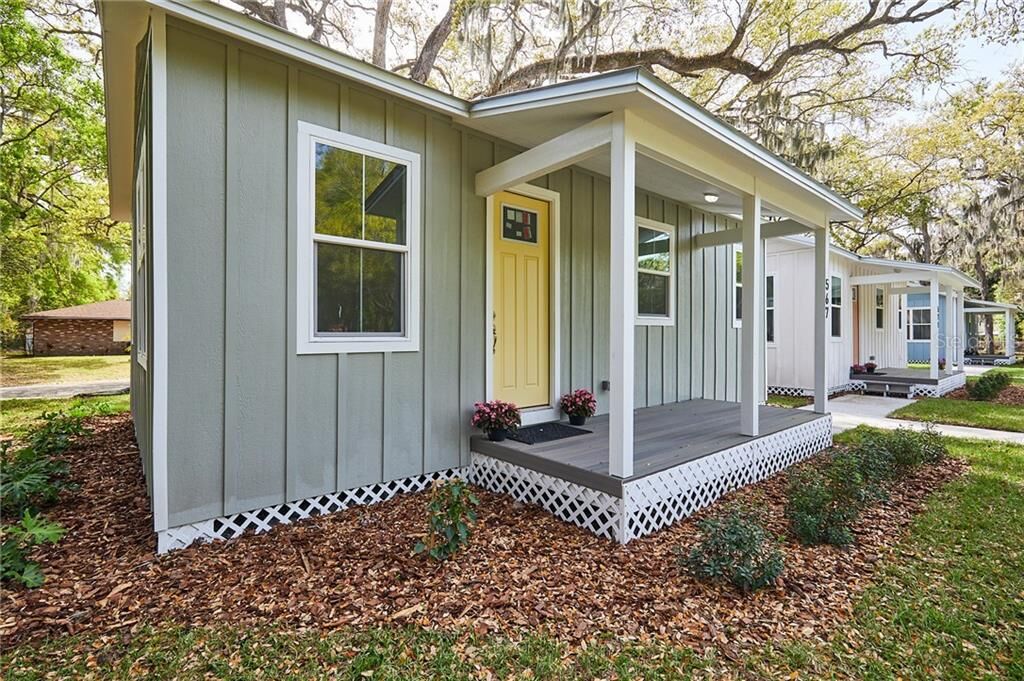 Property Photo:  567 18th Street E  FL 34208 
