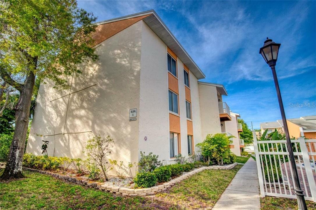 Property Photo: 9960 5th Street N 301 FL 33702