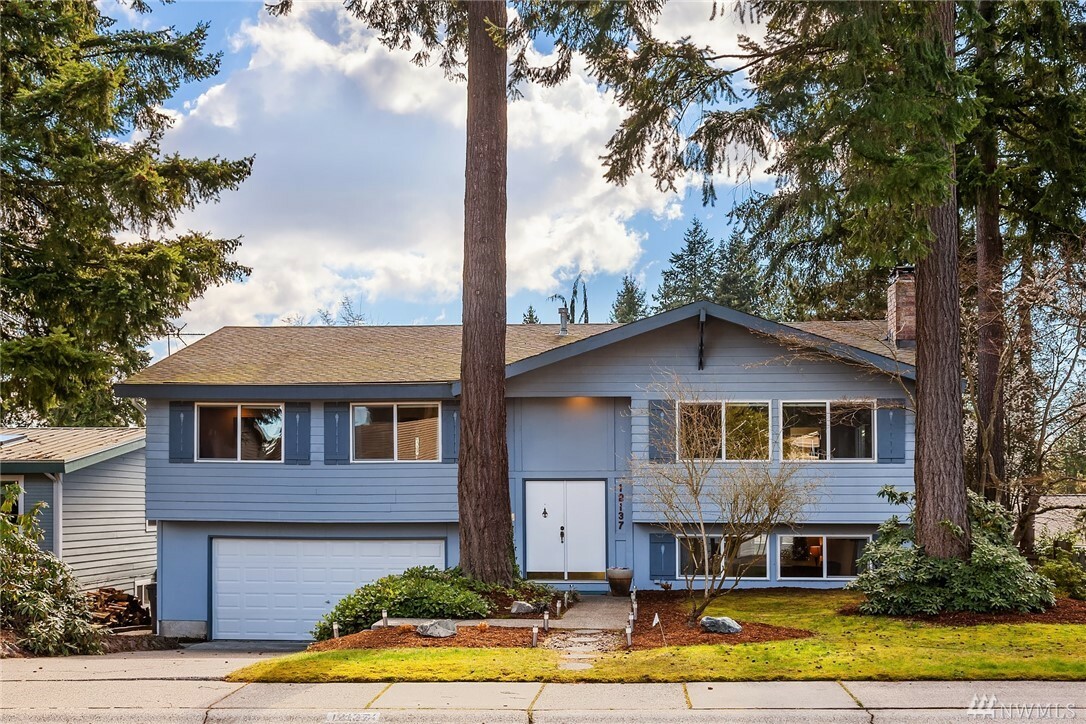 Property Photo:  12137 NE 141st St  WA 98034 